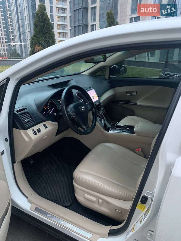 Внедорожник / Кроссовер Toyota Venza 2011 в Киеве