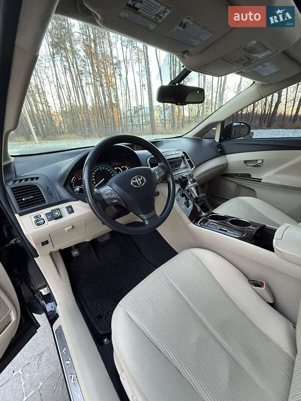 Позашляховик / Кросовер Toyota Venza 2011 в Житомирі