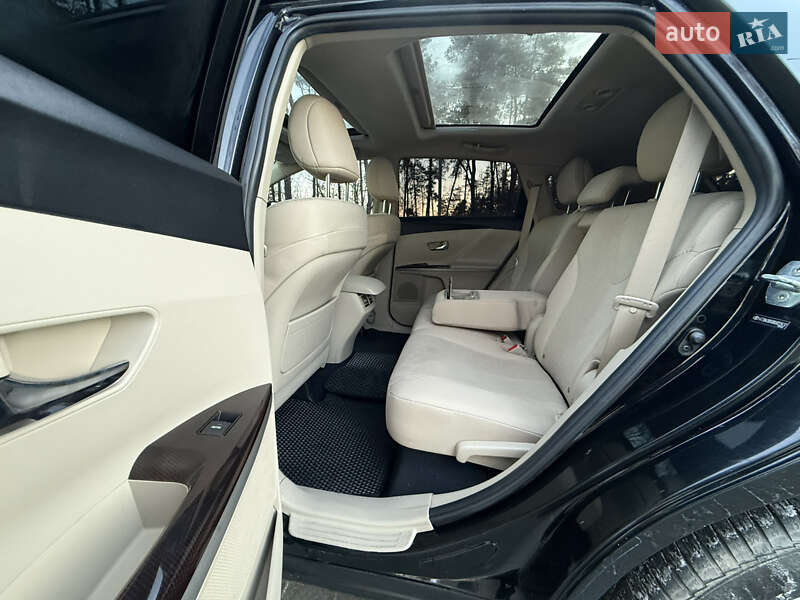 Позашляховик / Кросовер Toyota Venza 2011 в Житомирі