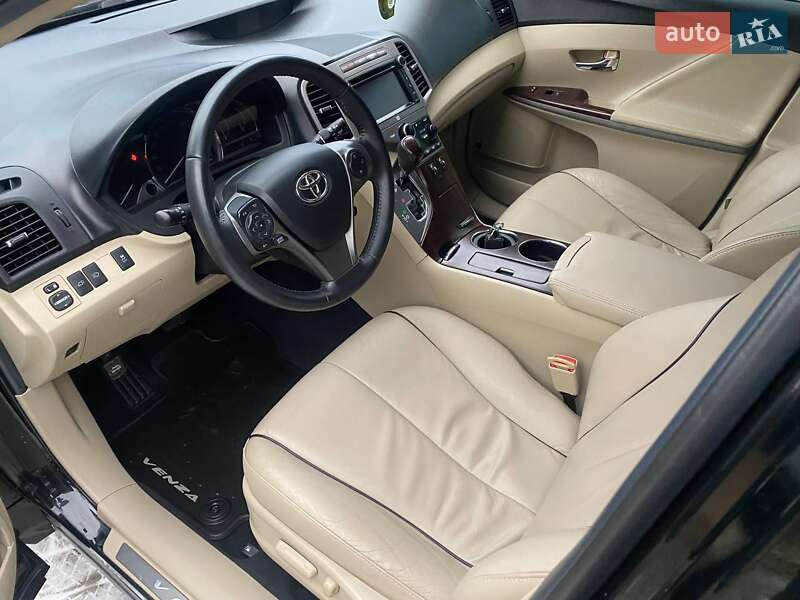 Позашляховик / Кросовер Toyota Venza 2013 в Вінниці