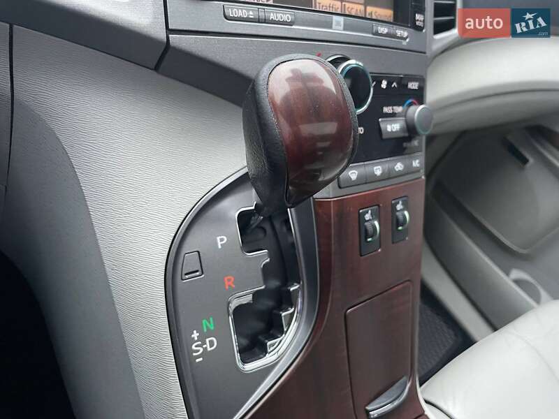 Позашляховик / Кросовер Toyota Venza 2011 в Києві