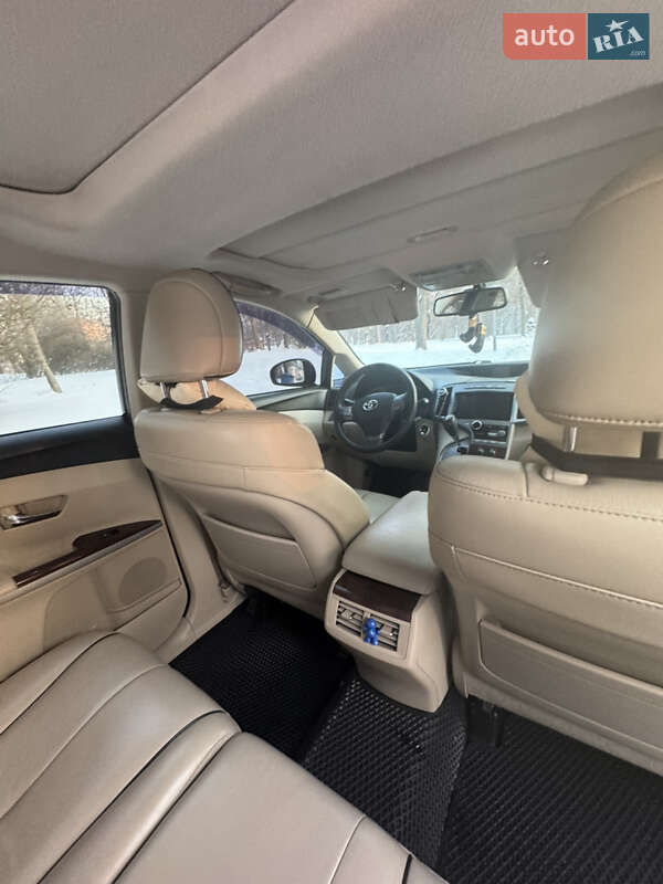 Внедорожник / Кроссовер Toyota Venza 2010 в Житомире