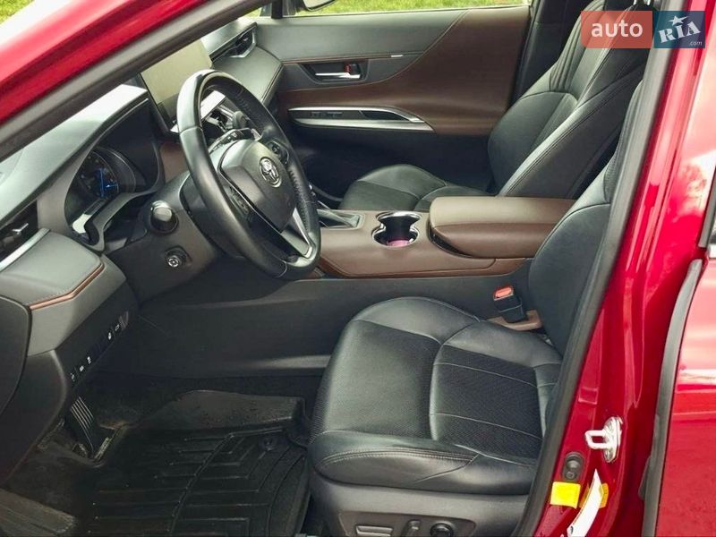 Внедорожник / Кроссовер Toyota Venza 2021 в Киеве