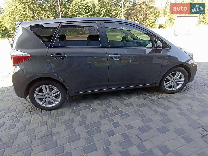 Мінівен Toyota Verso-S 2011 в Горішніх Плавнях