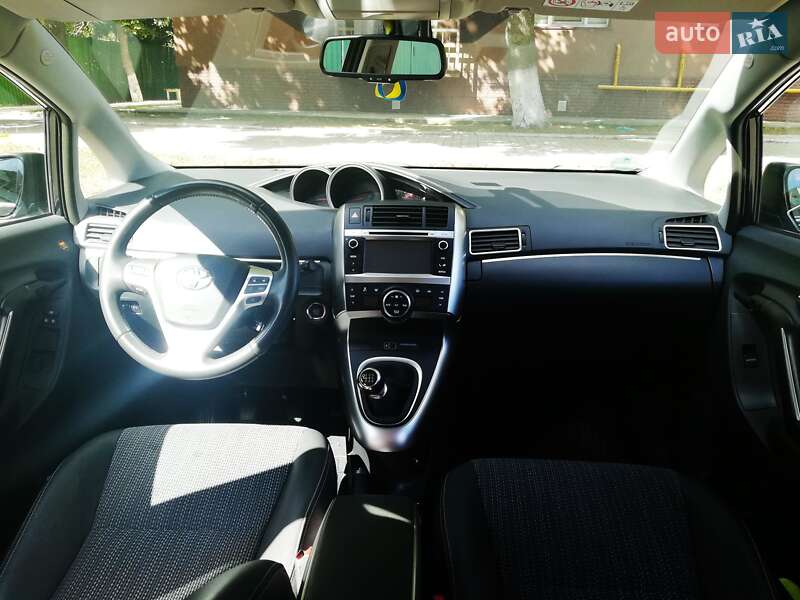Мінівен Toyota Verso 2014 в Одесі