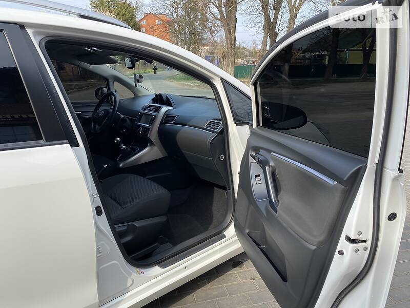 Мінівен Toyota Verso 2013 в Хмельницькому фото 16 Мінівен Toyota Verso 2013 в Хмельницькому