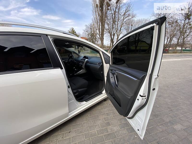Мінівен Toyota Verso 2013 в Хмельницькому фото 18 Мінівен Toyota Verso 2013 в Хмельницькому