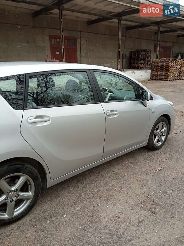 Минивэн Toyota Verso 2011 в Тернополе