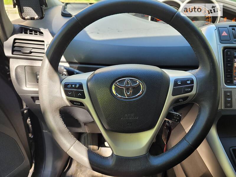 Універсал Toyota Verso 2011 в Рівному