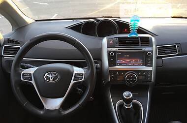 Мінівен Toyota Verso 2014 в Житомирі