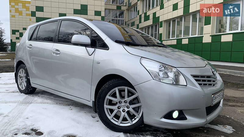 Мінівен Toyota Verso 2011 в Конотопі