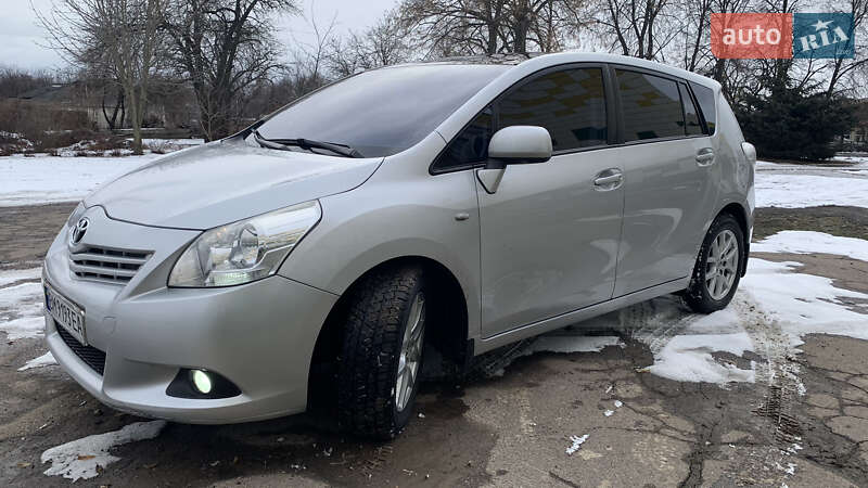 Мінівен Toyota Verso 2011 в Конотопі