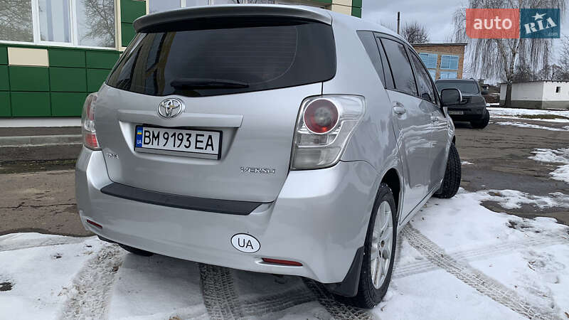 Мінівен Toyota Verso 2011 в Конотопі