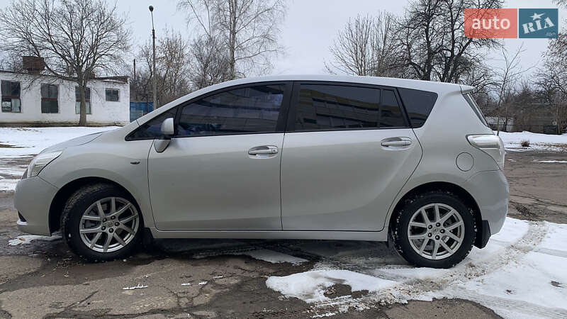 Мінівен Toyota Verso 2011 в Конотопі
