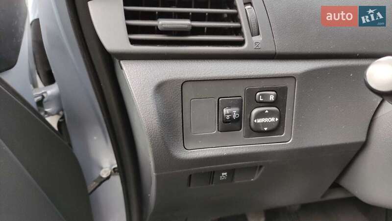 Минивэн Toyota Verso 2011 в Рени