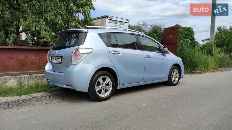 Минивэн Toyota Verso 2011 в Рени