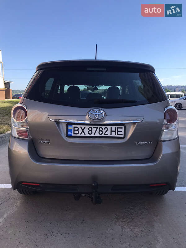 Мінівен Toyota Verso 2014 в Хмельницькому