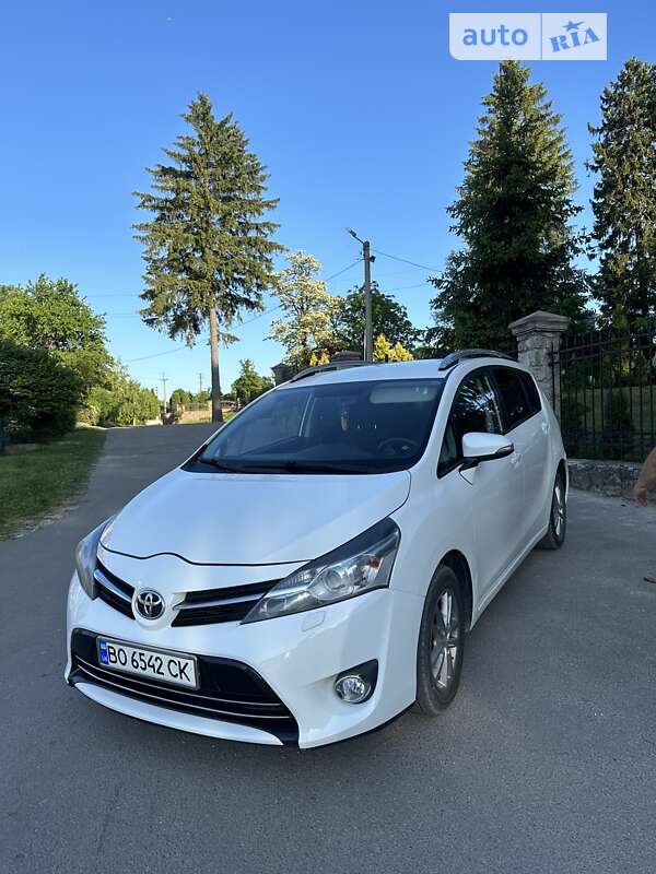 Минивэн Toyota Verso 2014 в Тернополе