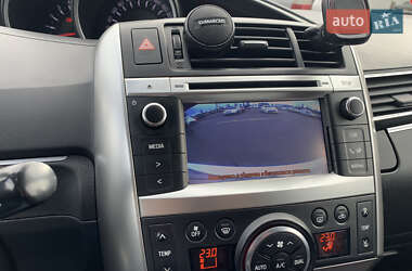 Минивэн Toyota Verso 2013 в 