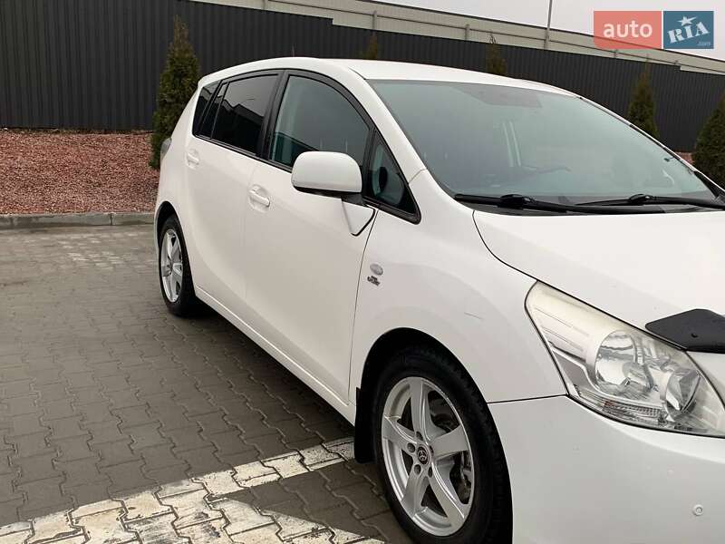 Мінівен Toyota Verso 2010 в Тернополі