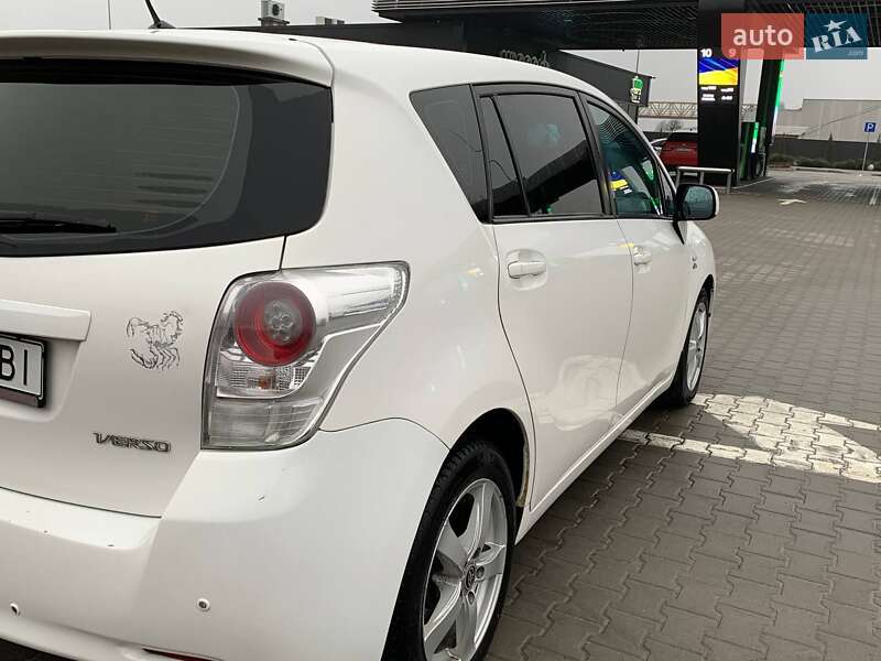 Мінівен Toyota Verso 2010 в Тернополі