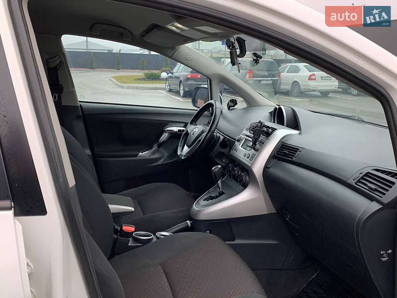 Мінівен Toyota Verso 2010 в Тернополі