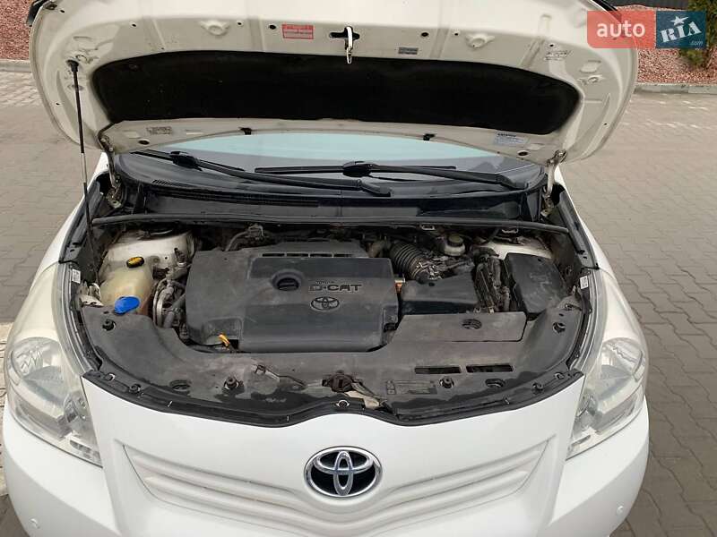 Мінівен Toyota Verso 2010 в Тернополі