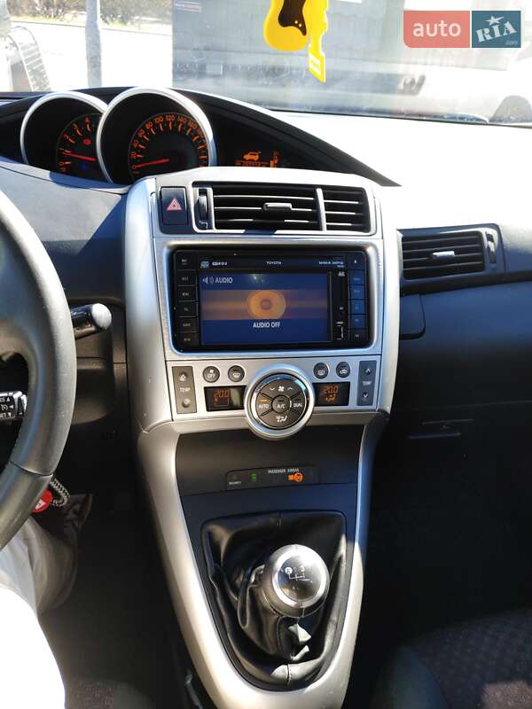 Мінівен Toyota Verso 2010 в Тернополі