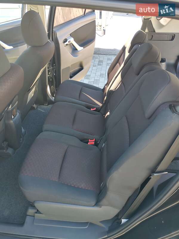 Мінівен Toyota Verso 2010 в Тернополі