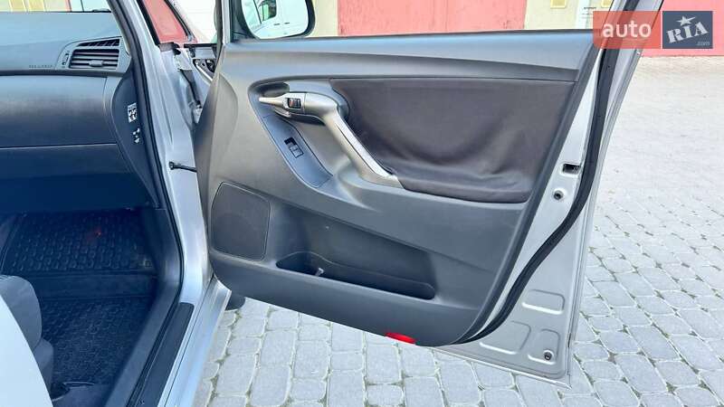 Минивэн Toyota Verso 2009 в Каменец-Подольском фото 74 Минивэн Toyota Verso 2009 в Каменец-Подольском