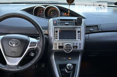 Минивэн Toyota Verso 2012 в Кременце