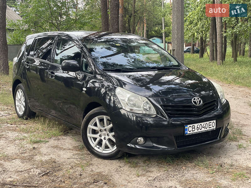 Мінівен Toyota Verso 2010 в Чернігові