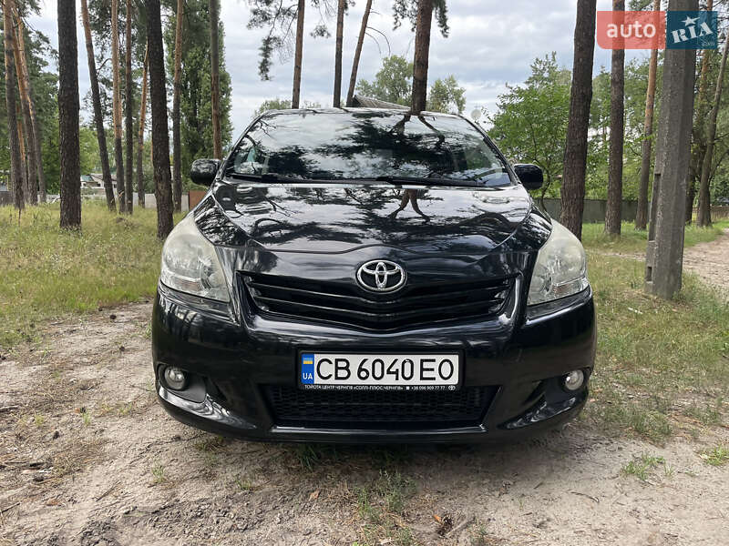 Мінівен Toyota Verso 2010 в Чернігові