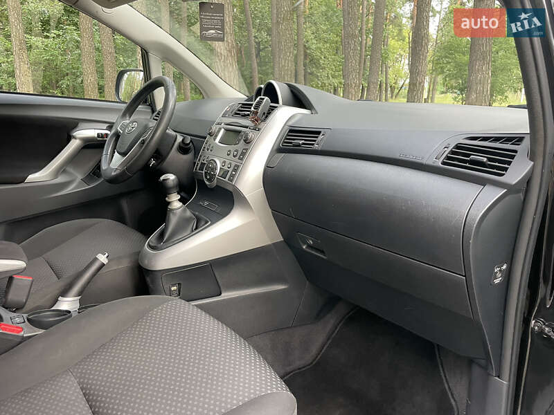 Мінівен Toyota Verso 2010 в Чернігові