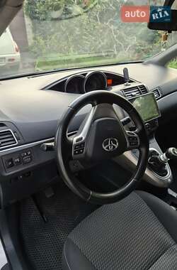 Минивэн Toyota Verso 2015 в 