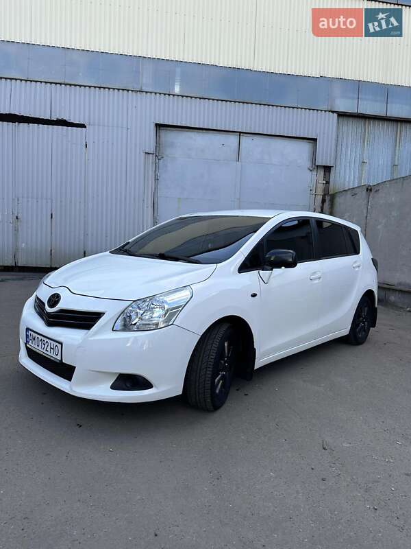 Мінівен Toyota Verso 2011 в Києві