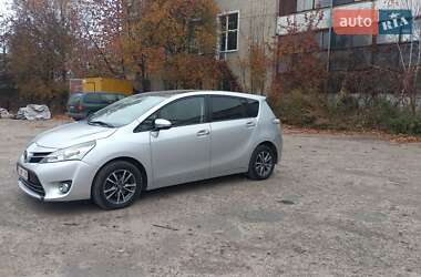 Мінівен Toyota Verso 2013 в Луцьку