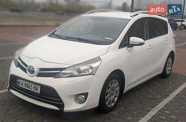 Мінівен Toyota Verso 2015 в Києві