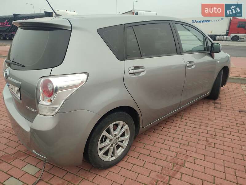 Мінівен Toyota Verso 2011 в Умані