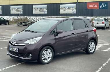 Минивэн Toyota Verso 2011 в 