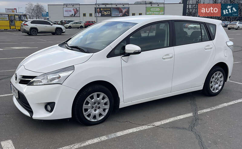 Минивэн Toyota Verso 2015 в 