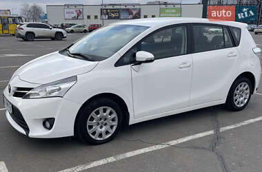 Минивэн Toyota Verso 2015 в 