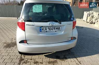 Мінівен Toyota Verso 2012 в 