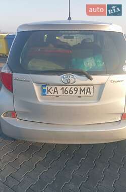 Мінівен Toyota Verso 2012 в 