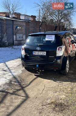Минивэн Toyota Verso 2010 в 