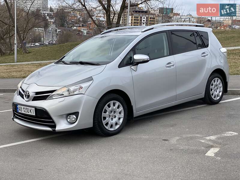 Мінівен Toyota Verso 2015 в Вінниці