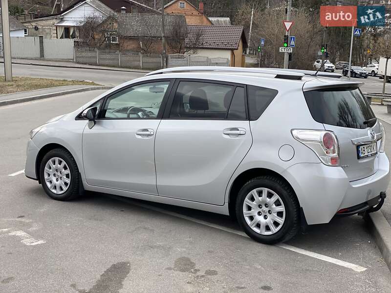 Мінівен Toyota Verso 2015 в Вінниці