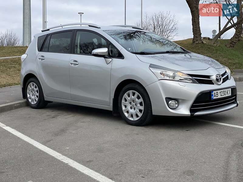 Мінівен Toyota Verso 2015 в Вінниці