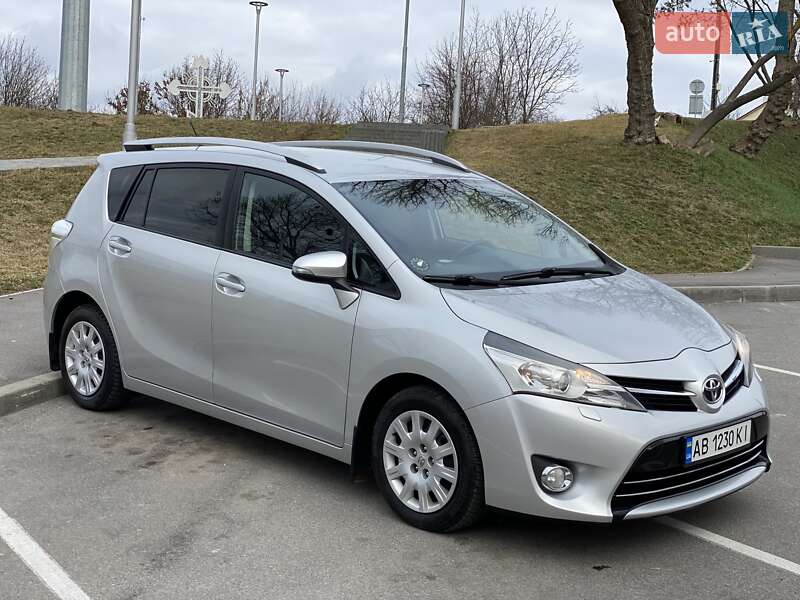 Мінівен Toyota Verso 2015 в Вінниці