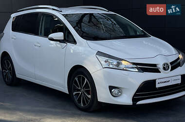 Минивэн Toyota Verso 2017 в 